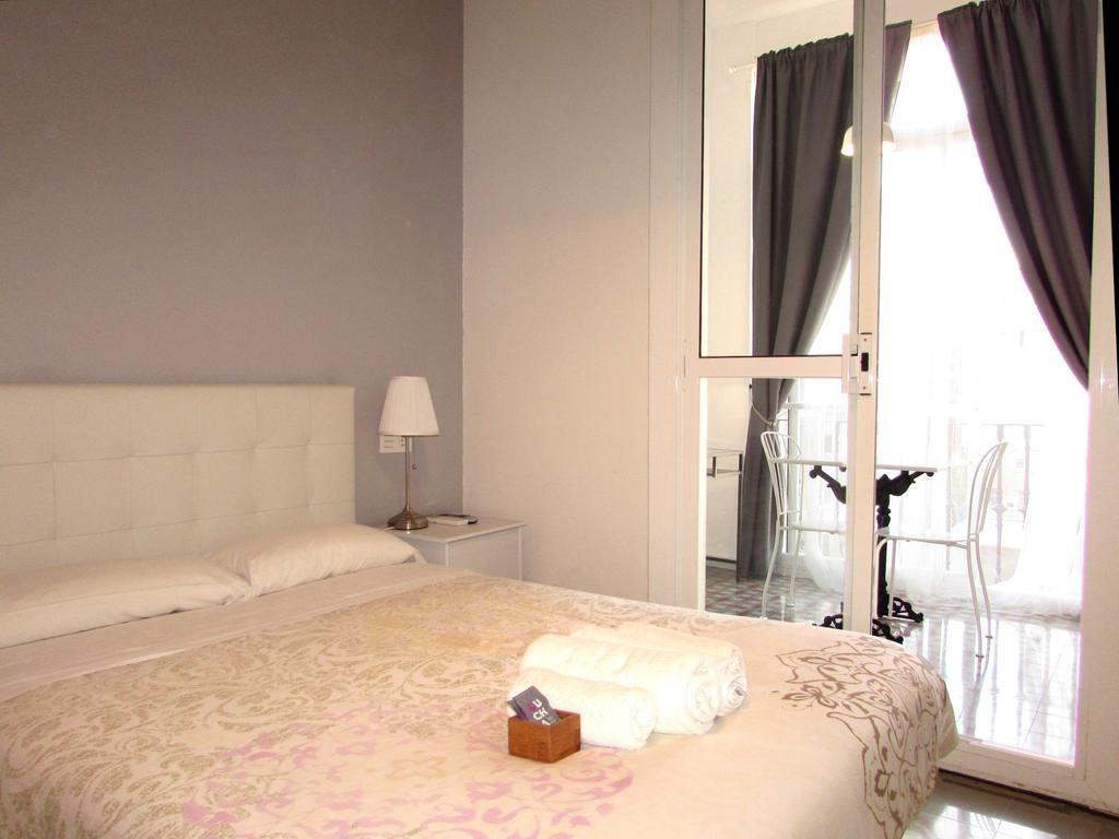 Pensio Cerdanya Hotel Barcelona Szoba fotó