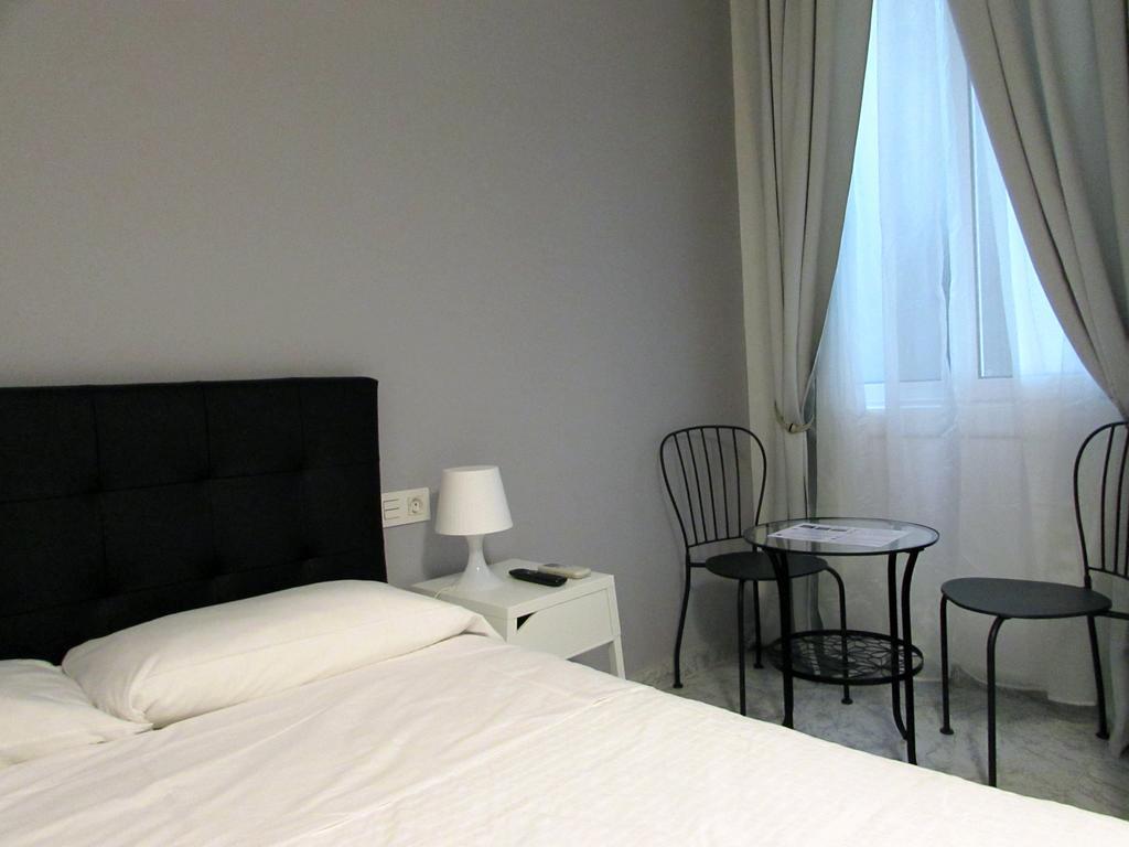Pensio Cerdanya Hotel Barcelona Szoba fotó