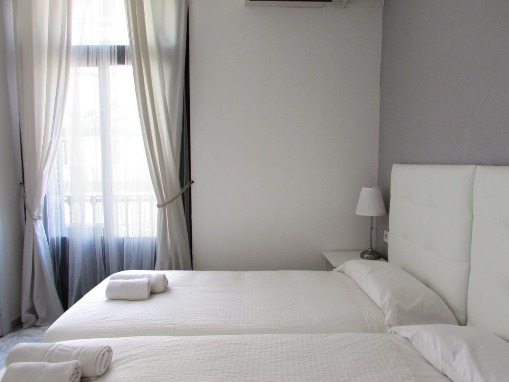 Pensio Cerdanya Hotel Barcelona Szoba fotó
